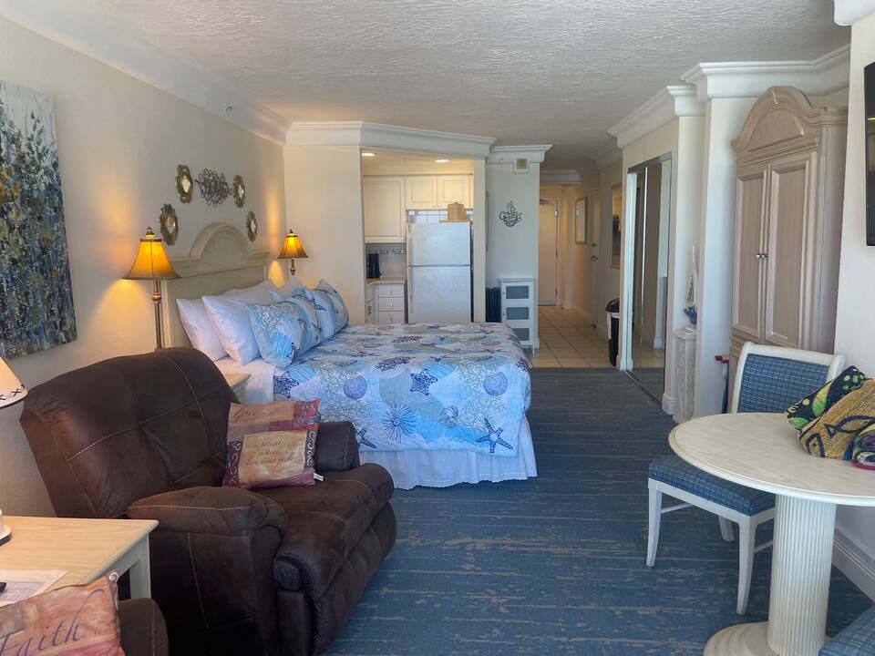 Daytona Beach
        Resort Room 250